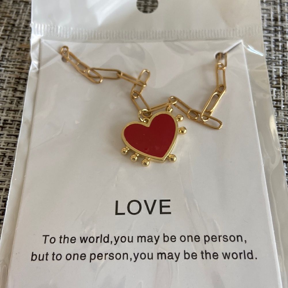 Fashion Jewelry Necklace Red heart pendant chain locks gold color format NWT